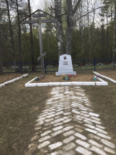 Воинское кладбище, где похоронены воины Советской Армии, погибшие в боях с немецко-фашистскими захватчиками в период Великой Отечественной войны 1941-1945 гг.